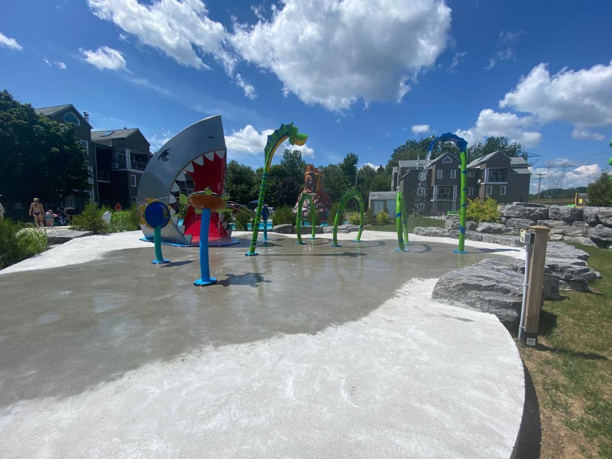 Condo Avec Parc Aquatique ! Beaupré Buitenkant foto