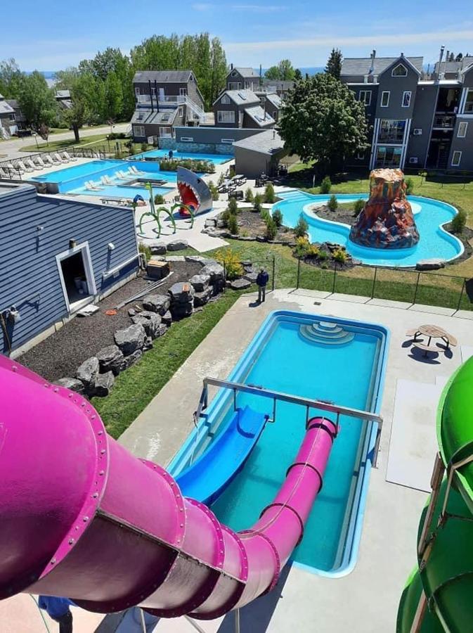 Condo Avec Parc Aquatique ! Beaupré Buitenkant foto